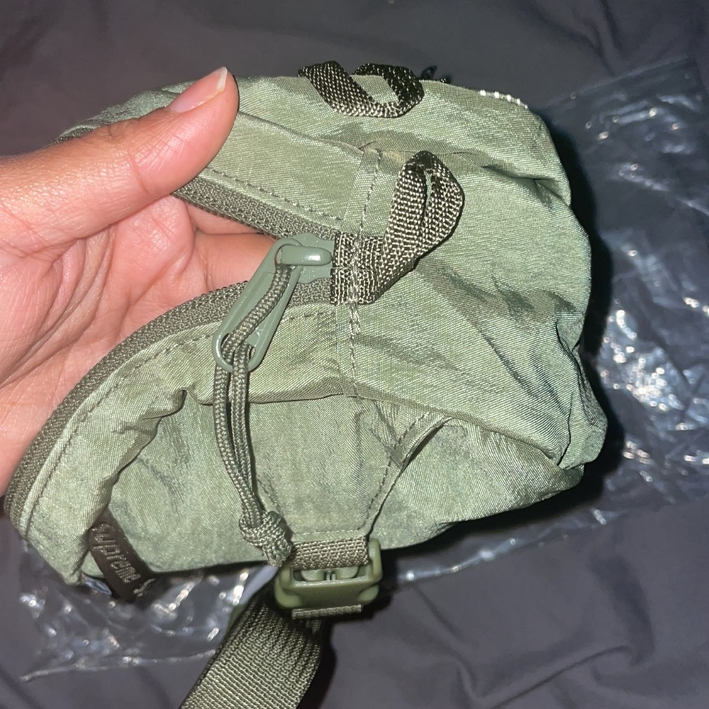✨Host Pick✨ Supreme waist bag (FW20) - Picture 12 of 15